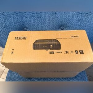 Epson EX9240 Projector in Black  brand new